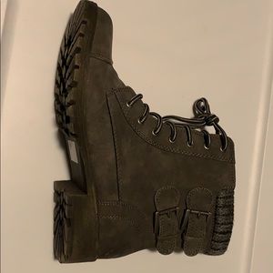 Only wore one time just to small